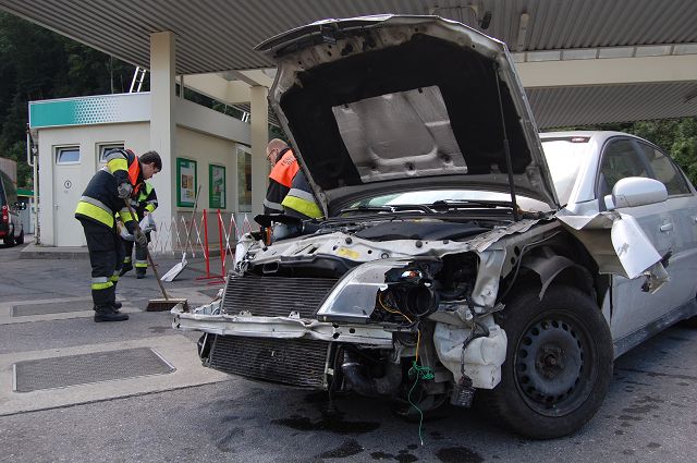 TE Verkehrsunfall Oelspur 10